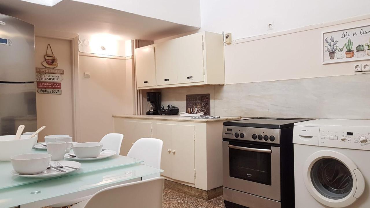 Olive Apartment- Athens Center, 4 Bd, 1.5 Bath Exterior foto